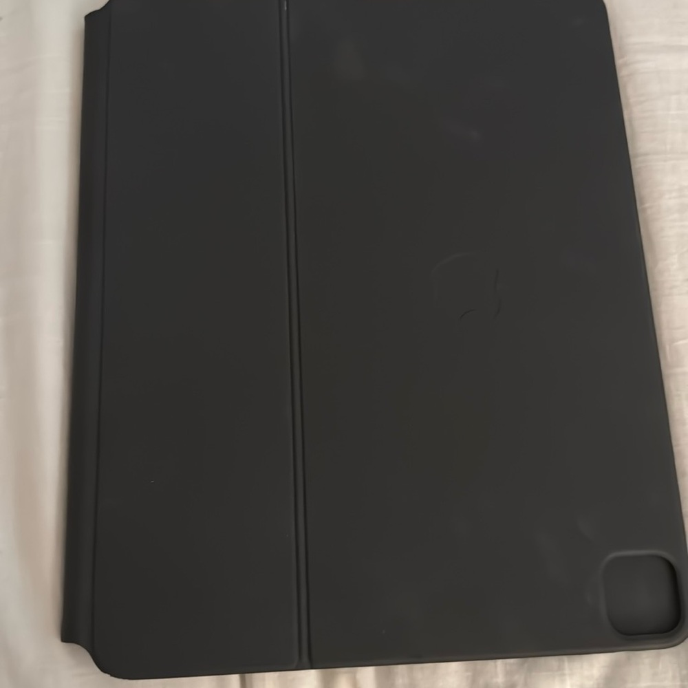 iPad Pro -Apple keyboard and case